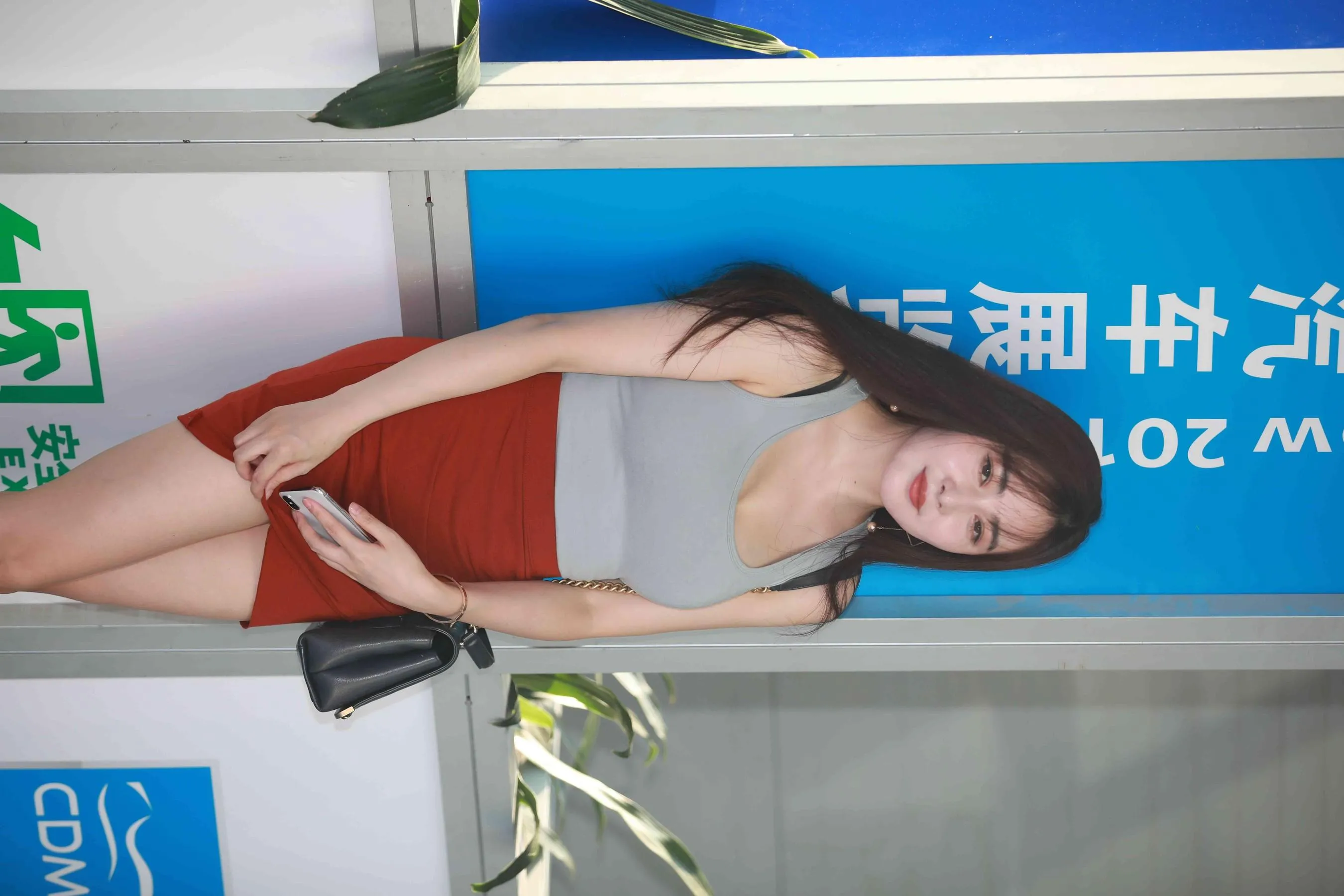 [魔镜街拍] NO.011 街拍红裙小姐姐 [142P]插图2